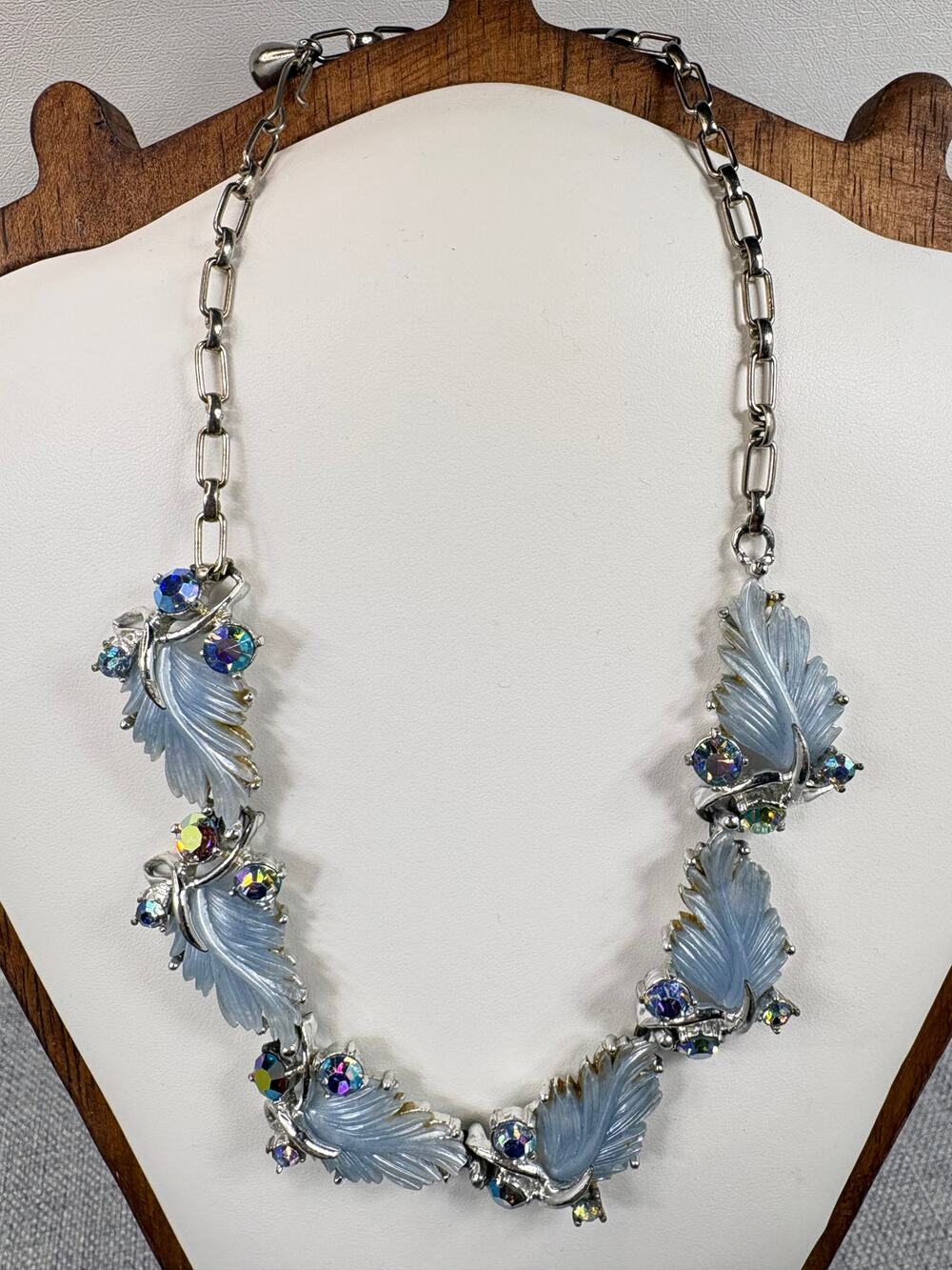 Vtg 1950s Periwinkle Blue Thermoset Leaf Aurora Borealis Silver Tone Necklace